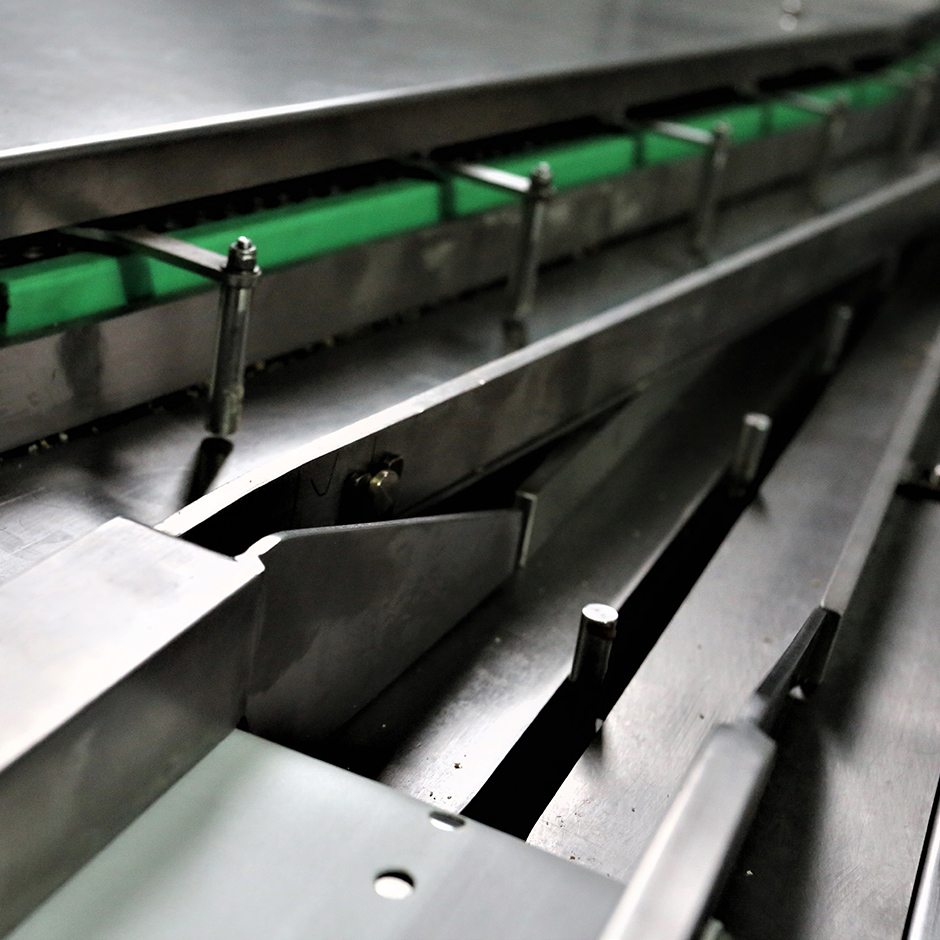 Smart belt feeding system